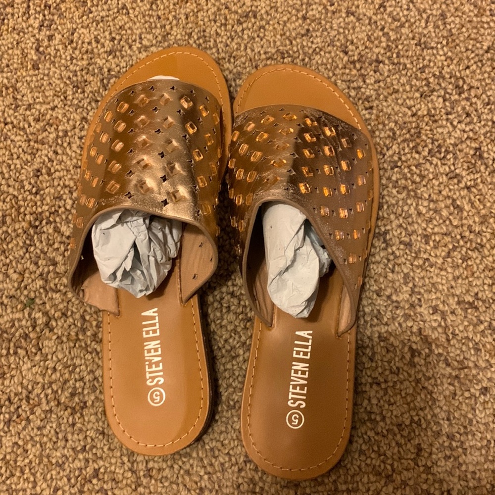 NIB Steven Ella Rose Gold  size 5 woman flat Sandal